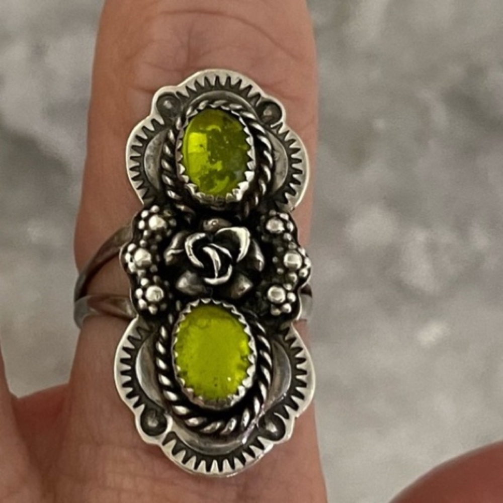 Sharon Cisco Sterling Silver & Peridot Ring Size 5.75 - Picture 2 of 13